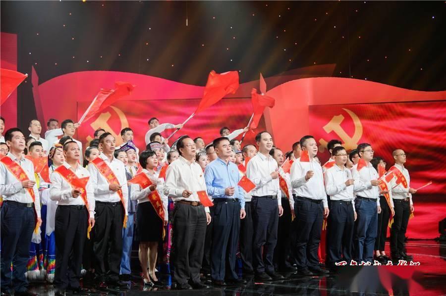 上面是现代诗,下面是图,而且还简单的现代诗怎么做?-你的专属有问必答平台
